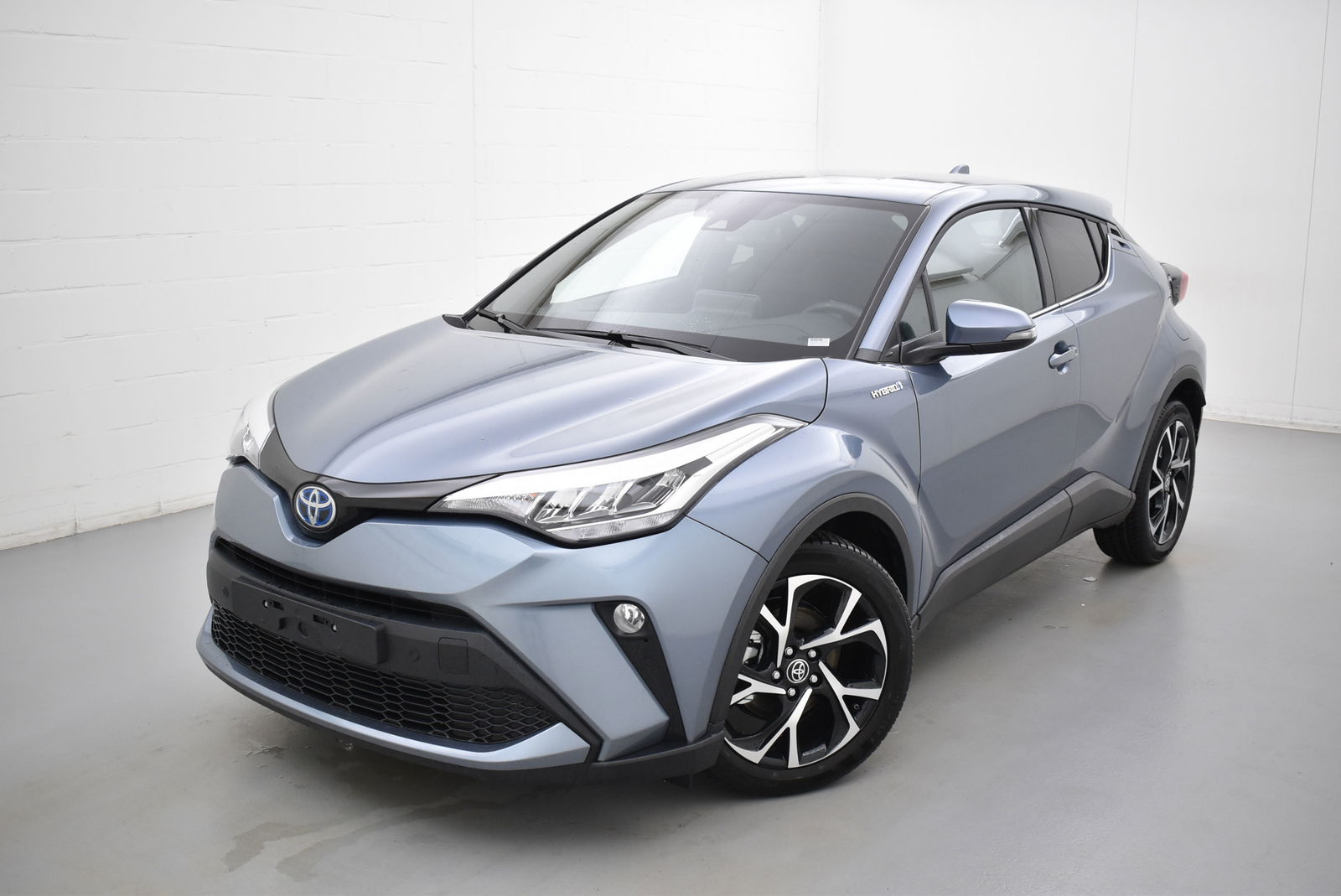 Toyota C-HR vvt-i hybrid c-lub e-cvt 98 AT