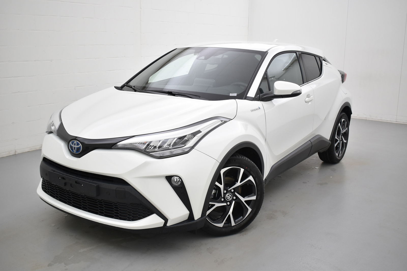 Toyota C-HR vvt-i hybrid c-lub e-cvt 98 AT