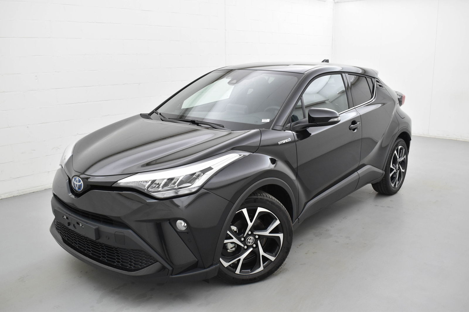 Toyota C-HR vvt-i hybrid c-lub e-cvt 98 AT