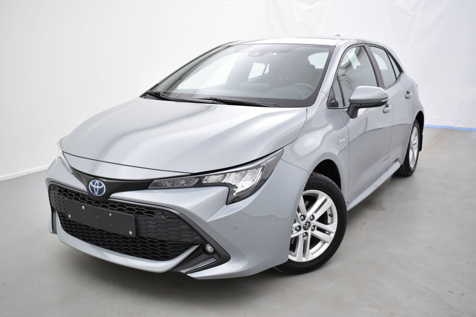 Toyota Corolla Hatchback hybrid dynamic plus e-cvt 98 AT hybrid dynamic plus e-cvt 98 AT