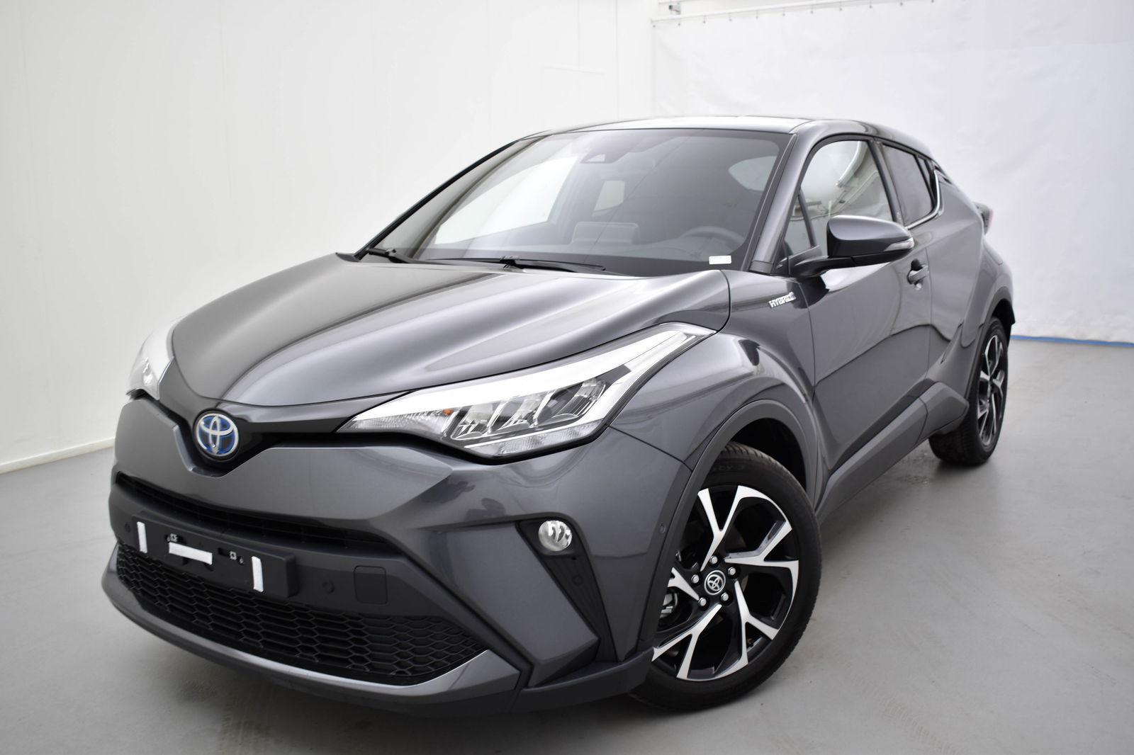 Toyota C-HR vvt-i hybrid c-hic mone-tone e-cvt 152 AT