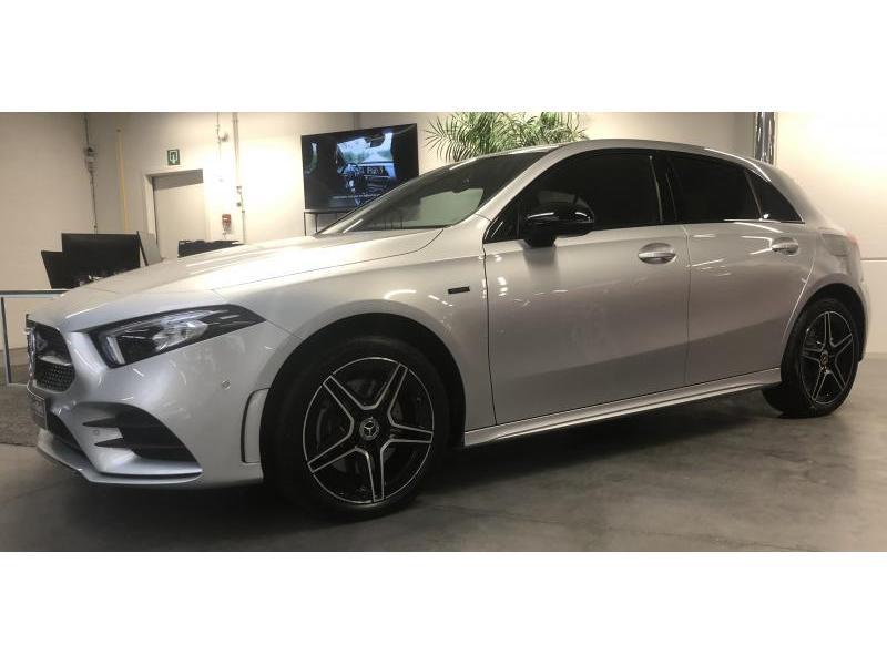 Mercedes A 250 e AMG LINE