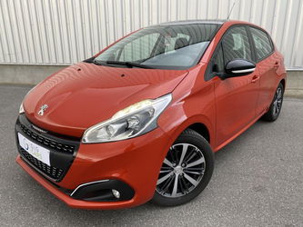 Peugeot 208 Allure - White Pack 1.2i PureTech