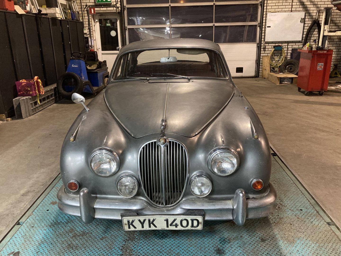 Jaguar MK2 RHD to restore