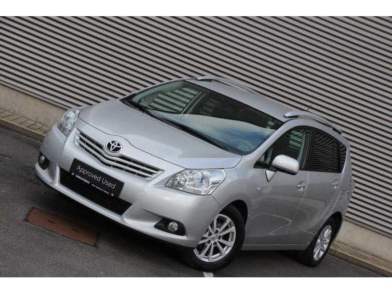 Toyota Verso Executive 5PL+GPS+PARKPILOT+AI 1.6 Valvematic 6 MT