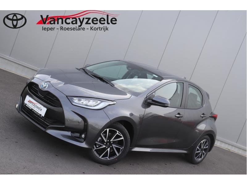 Toyota Yaris ICONIC + HUD + CAMERA 1.5 HSD