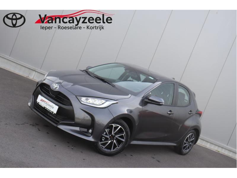 Toyota Yaris ICONIC + CAMERA + CRUISE CONTR 1.5 VVT-iE
